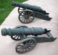 091114 CAST IRON CANNONS H 18 12 L 37 REPLICAS