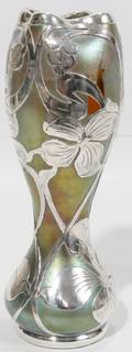 061133 ART NOUVEAU IRIDESCENT GLASS VASE C 1910