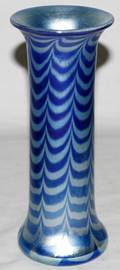102124 IRIDESCENT ART GLASS VASE H9 DIA35