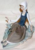 061252 LLADRO PORCELAIN SHEPHERDESS WITH DOVE