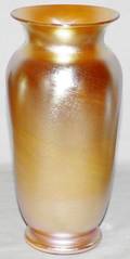 102178 AMERICAN IRIDESCENT GOLD ART GLASS VASE