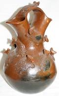 100138 ZUNI DARK BROWN POTTERY FROG WEDDING VASE
