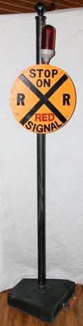100111 RAILROAD CROSSING SIGN WLIGHT ON IRON POST