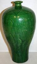 090230 CHINESE PORCELAIN VASE H 11 12 DIA 6