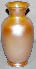 102209 IRIDESCENT GOLD ART GLASS VASE