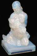 081286 SABINO OPALESCENT GLASS STATUE LADY  DOVES