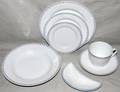 082261 PORCELAIN DINNER SERVICE 69 PIECES