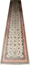 081405 ISPAHAN STYLE ORIENTAL RUNNER 13 6 X 2 6