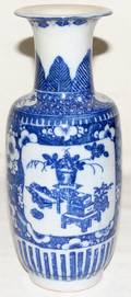 072376 CHINESE BLUE  WHITE PORCELAIN VASE ON STAND
