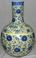 071412 CHINESE PORCELAIN STICK NECK VASE H 20