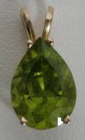 070446 14 KT YELLOW GOLD AND PERIDOT PENDANT
