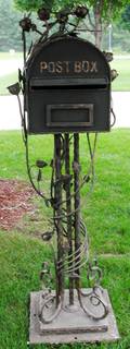 091566 ANTIQUE STYLE IRON  METAL MAIL BOX MODERN