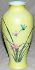 071481 CHINESE PORCELAIN VASE H 9