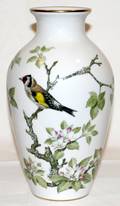 101641 FRANKLIN MINT PORCELAIN WOODLAND BIRD VASE