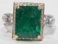 090009 629CT EMERALD  132 CT SIDE DIAMOND RING