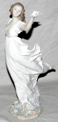 111125 LLADRO PORCELAIN FIGURE ALLEGORY OF YOUTH