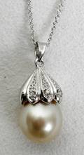 020097 14K GOLD SSEA PEARL  DIAMOND NECKLACE