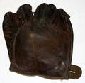120094 EARLYMID 20TH C LEATHER BASEBALL GLOVE