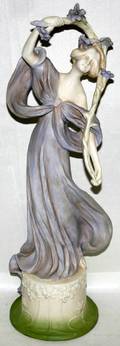 010170 EUROPEAN ART NOUVEAU CERAMIC FIGURINE H19