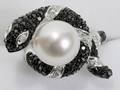 120226 18K WHITE GOLD DIAMOND  PEARL RING