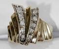 110228 14K YELLOW GOLD  DIAMOND RING