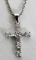 032286 6CT DIAMOND CROSS L1