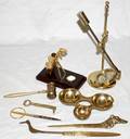 022290 BRASS DESK GROUPING LOT OF EIGHT H814