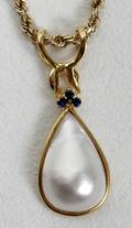 021411 14K GOLD CHAIN WMOBE PEARL PENDANT