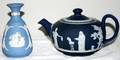 021555 WEDGWOOD JASPERWARE TEAPOT H3  VASE H5 TWO