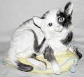 012481 ITALIAN MAJOLICA CAT ON PILLOW C1940