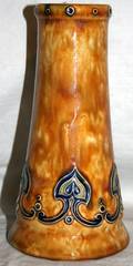 020530 ROYAL DOULTON POTTERY VASE H8