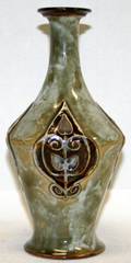 010509 ROYAL DOULTON POTTERY VASE H8