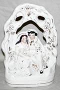 112483 STAFFORDSHIRE FIGURE OF COUPLE UNDER ARBOR