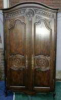 010029 HENREDON COUNTRY FRENCH STYLE WALNUT ARMOIRE