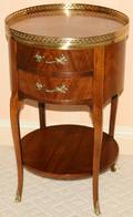 061113 LOUIS XV STYLE WALNUT SIDE TABLE H25 DIA16