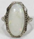 051172 18K WHITE GOLD  OPAL RING