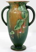 061176 ROSEVILLE POTTERY FUCHSIA VASE 899 C1940
