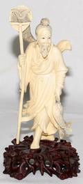 061243 JAPANESE CARVED IVORY FIGURE OF A FISHERMAN