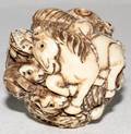 061237 JAPANESE CARVED IVORY NETSUKE W ANIMALS