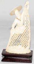 061278 JAPANESE CARVED IVORY FIGURE OF A FISHERMAN