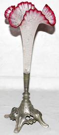 071386 VICTORIAN CRACKLED GLASS VASE WMETAL BASE