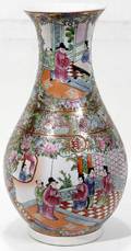 042256 CHINESE ROSE MEDALLION PORCELAIN VASE