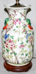 081445 CHINESE PORCELAIN URN MOUNTED AS TABLE LAMP