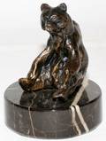 061524 BRONZE SCULPTURE OF A SEATED BEAR H25