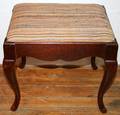 060572 EARLY AMERICAN STYLE MAHOGANY FOOT STOOL