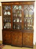 081041 GEORGIAN STYLE MAHOGANY BREAKFRONT WGLASS