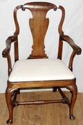 062038 ENGLISH QUEEN ANNE WALNUT ARMCHAIR C1710