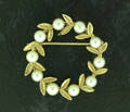 122104 YELLOW GOLD  CULTURED PEARL PIN
