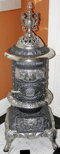 102217 DETROIT STOVE CAST IRON JEWEL HEATING STOVE