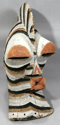 102256 PAINTED CARVED WOOD AFRICAN MASK